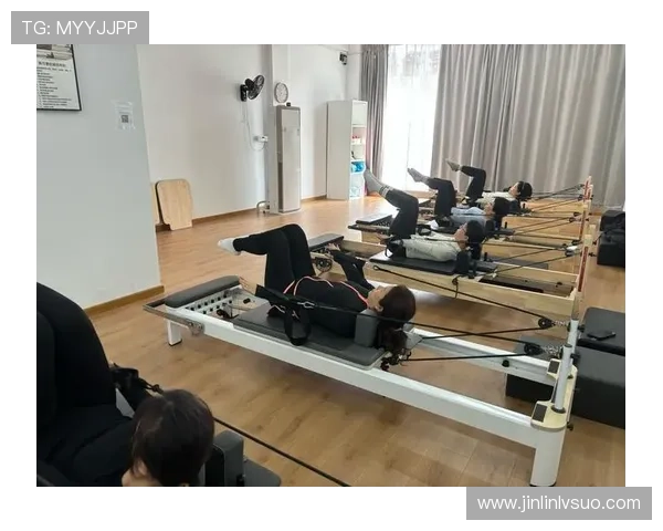 居家健身新趋势打造高效安全科学训练的全场景指南家庭人群长期坚持方案 - 副本